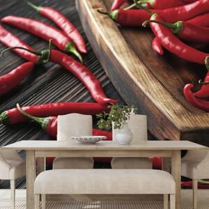 Tapeta chilli papričky na dřevěném prkénku - 375x250 cm