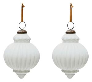 Set dvou bílých skleněných vánočních ozdob Kave Home Irlo 10 cm
