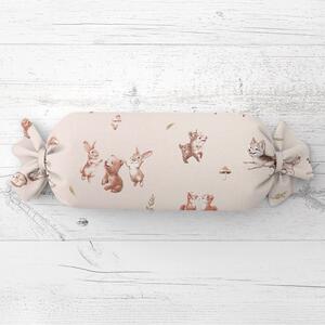 Biante Dětský polštář válec bonbon Sandra SA-758 Hnědá lesní zvířátka na pudrově béžovém 15x40 cm