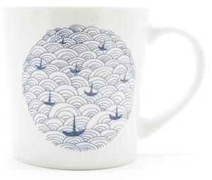 Porcelánový hrnek Ateliér Dorda Loďky na vlnách, modro-bílý, autorský design, 500 ml