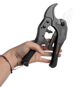 Kleště na plastové trubky Bigstren 25066 do průměru 42mm, černé