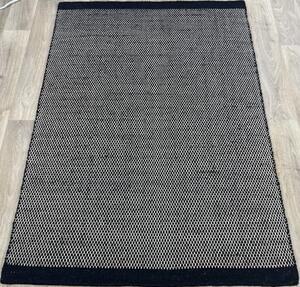 Makro Abra Kusový koberec tkaný na plocho vlněný LONI WLC104 černý Rozměr: 70x140 cm