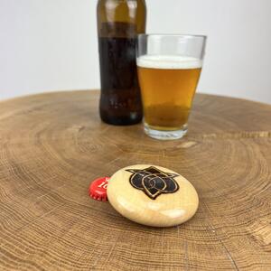 Dřevěný otvírák na pivo Symbol 3, javor