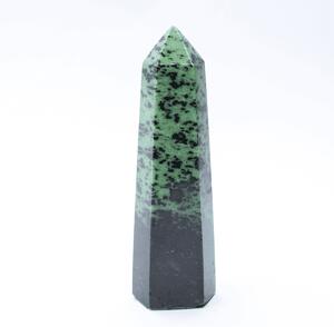 Rubín v zoisitu - obelisk RZ18