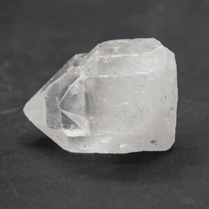 Křišťál - hrot - surový kámen cca 4 cm