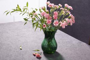 Altom Skleněná zelená váza na květiny 18 cm, Sasanka