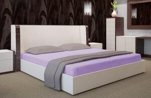 Světlo fialové plachty na postele