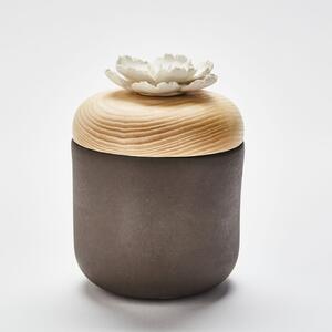 Phao | Hnědo dřevěná dekorativní krabička s bílou porcelánovou květinou