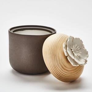 Phao | Hnědo dřevěná dekorativní krabička s bílou porcelánovou květinou