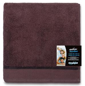 Jednobarevný froté ručník z extra jemné bavlny (mikrobavlny). Barva ručníku je tmavě hnědá. Rozměr ručníku 50x100 cm. Plošná hmotnost 450 g/m2. Praní na 60°C