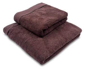 Jednobarevný froté ručník z extra jemné bavlny (mikrobavlny). Barva ručníku je tmavě hnědá. Rozměr ručníku 50x100 cm. Plošná hmotnost 450 g/m2. Praní na 60°C