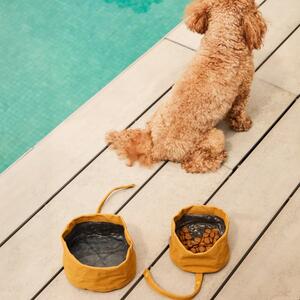 Set dvou žlutých cestovních misek pro psy Kave Home Trufa