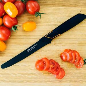 Zoubkovaný nůž Edge Tomato Knife Black Fiskars