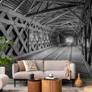 Fototapeta Most minulých vzpomínek - černobílá architektura dřevěného mostu