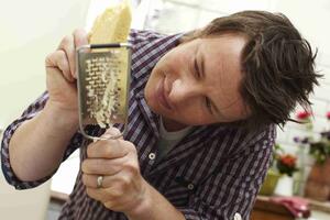 DKB Household UK Limited Jamie Oliver hrubé struhadlo