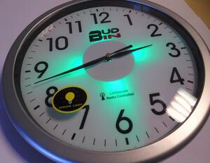 Rádiem řízené přesné nástěnné čitelné hodiny se senzorem podsvícení BUD-IN C1806 (se senzorem podsvícení - POŠTOVNÉ ZDARMA!!)