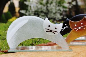 BDK-GLASS Skleněná dekorativní kočka protahující se - bílá