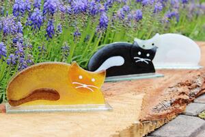 BDK-GLASS Skleněná dekorativní kočka ležící - ambrová