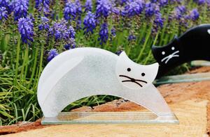 BDK-GLASS Skleněná dekorativní kočka protahující se - bílá