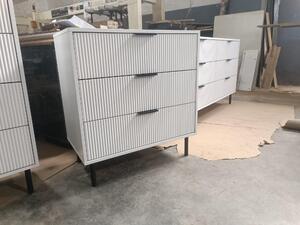 Komoda se zásuvkami, boční skříňka, univerzální, prostorná komoda, barva bílá, vyrobená z kvalitní MDF/dřevotřísky