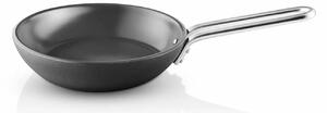 Eva Trio Laser Titanium Professional Pánev 20 cm, masivní tělo dno 10 mm, bez PFAS, titanový povrch, na indukci, do trouby do 300 °C, Eva Solo