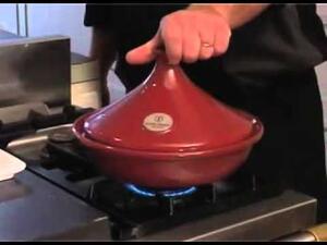 Tajine hrnec s poklicí na vaření, dušení, pečení 27 cm, 2 L Emile Henry (Barva-červená granátová)