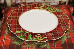Červeno bílý vánoční talíř mělký 25cm