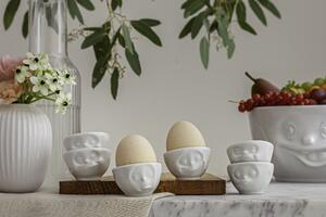 Šťastný a zamyšlený set 2ks na vajíčko, omáčky No.3 58products (bílý porcelán)