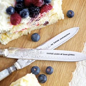 Postříbřený nůž na dort Slice Of Love