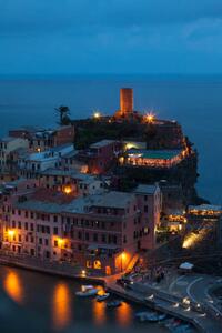 Fotografie Vernazza village lights; Cinque Terre, Its;y, liquid-studios