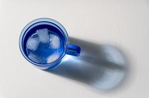 Muurla Hrnek Glass 0,35l, modrý