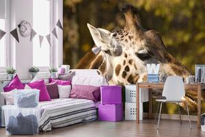 DIMEX | Vliesová fototapeta Hlava žirafy MS-5-0450 | 375 x 250 cm| zelená, béžová, hnědá