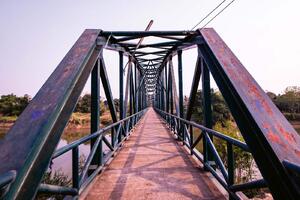 DIMEX | Vliesová fototapeta Železný most MS-5-0647 | 375 x 250 cm| zelená, modrá, měděná