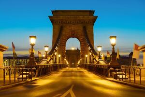 DIMEX | Vliesová fototapeta Most v Budapešti MS-5-0675 | 375 x 250 cm| modrá, žlutá, šedá