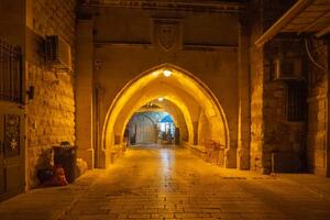 DIMEX | Vliesová fototapeta Židovská ulice Jeruzalema MS-5-0689 | 375 x 250 cm| žlutá, hnědá