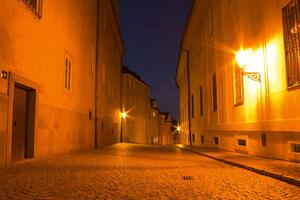 DIMEX | Vliesová fototapeta Noční ulice Prahy MS-5-0738 | 375 x 250 cm| modrá, žlutá, oranžová