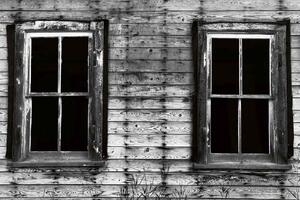 DIMEX | Vliesová fototapeta Rozbitá okna MS-5-0827 | 375 x 250 cm| bílá, černá, šedá