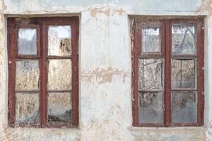 DIMEX | Vliesová fototapeta Stará okna MS-5-0829 | 375 x 250 cm| bílá, béžová, hnědá