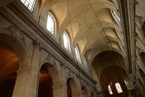 DIMEX | Vliesová fototapeta Bazilika svatého Ludvíka MS-5-0888 | 375 x 250 cm| béžová, černá, hnědá