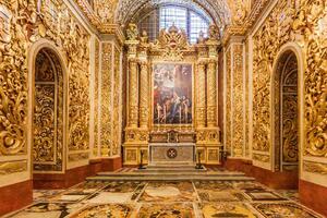 DIMEX | Vliesová fototapeta Interiér katedrály MS-5-0904 | 375 x 250 cm| vicebarevna, žlutá, oranžová