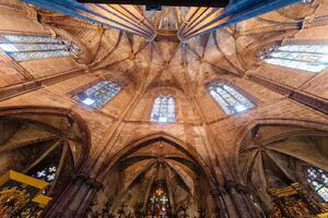 DIMEX | Vliesová fototapeta Gotická čtvrť Barcelony MS-5-0918 | 375 x 250 cm| měděná, hnědá