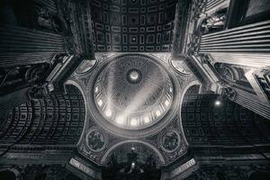 DIMEX | Vliesová fototapeta Basilika sv. Petra MS-5-0922 | 375 x 250 cm| bílá, černá, šedá