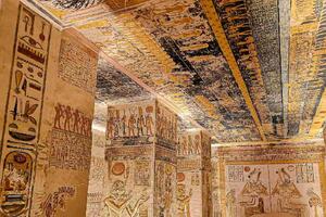 DIMEX | Vliesová fototapeta Hrobka faraona MS-5-0927 | 375 x 250 cm| béžová, černá, žlutá, oranžová