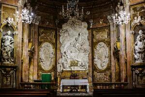 DIMEX | Vliesová fototapeta Katedrála v Gironě MS-5-0944 | 375 x 250 cm| zelená, bílá, béžová, hnědá