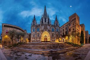 DIMEX | Vliesová fototapeta Gotická čtvrť v Barceloně MS-5-0993 | 375 x 250 cm| modrá, hnědá