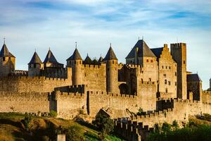 DIMEX | Vliesová fototapeta Pevnost Carcassonne MS-5-1082 | 375 x 250 cm| zelená, modrá, béžová, hnědá
