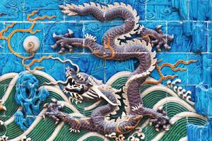 DIMEX | Vliesová fototapeta Dračí zeď z Beihai MS-5-1250 | 375 x 250 cm| zelená, modrá, béžová, oranžová