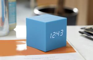 Barevný budík "Cube Click", nebeská modrá - Gingko