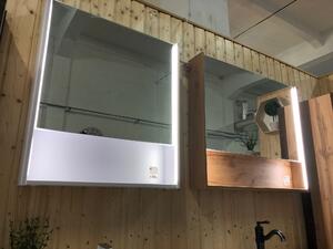 Kingsbath Queen bílá 90 zrcadlová skříňka do koupelny s LED podsvícením