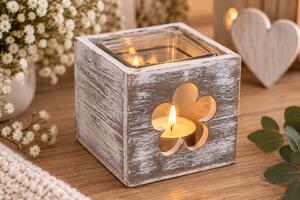 Dřevěný svícen Kytička 12 × 12 cm 9305284